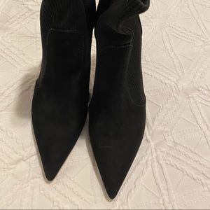 l’intervalle Black booties